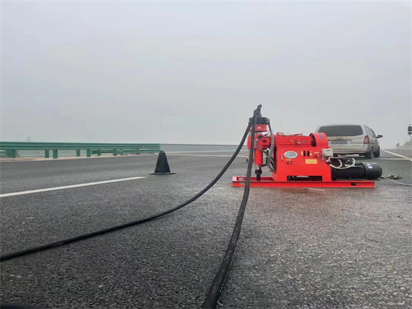 隆林马路路基路面开裂下沉注浆加固灌浆